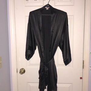 Short satin robe